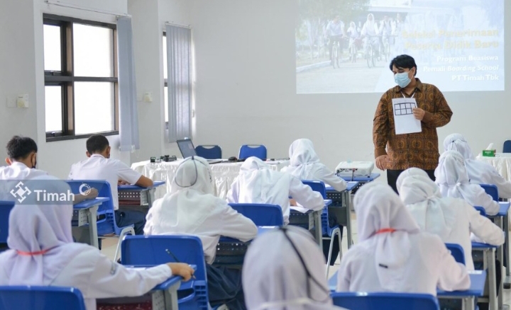 Program Timah Mengajar: Tingkatkan Kompetensi Guru dalam Penulisan Karya Ilmiah