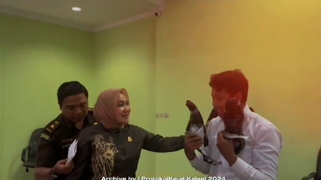Momen Haru Kisah CPNS di Kejati Kalsel Ikut Test Pakai Sepatu Rusak Dililit Lakban