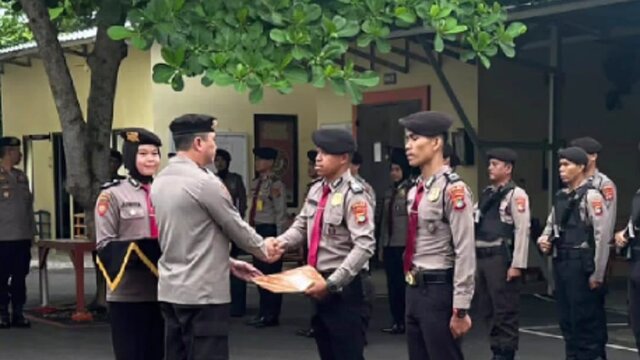 Personel Ditpamobvit Polda Babel Diganjar Penghargaan atas Dedikasi Dalam Pengamanan Tambang