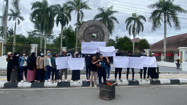 Soroti Perhitungan Bambang Hero, Geram Tabok Gelar Unjuk Rasa di Tugu 0 Kilometer
