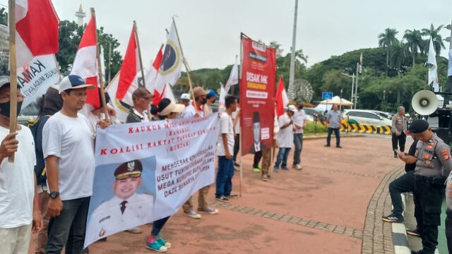KAMAKSI dan KORTAK Unjuk Rasa Desak MK Mendiskualifikasi Dadi Sunarya Usfa Yursa di Pilkada Melawi