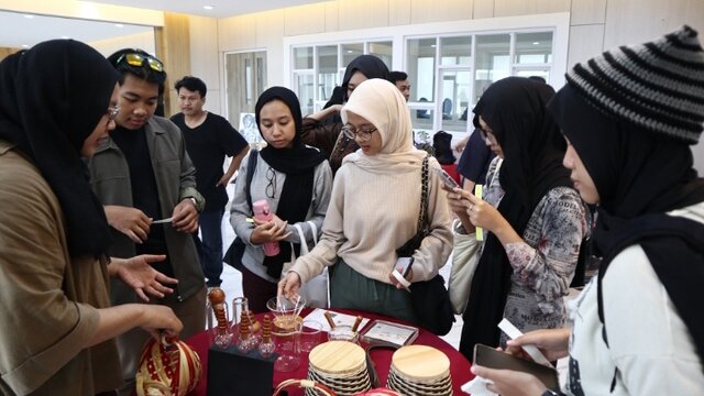 Anandya Yushara, Mahasiswi Desain Produk Universitas Paramadina Raih Prestasi di Modestwear Young Designer 2025