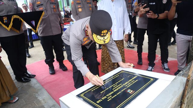 Kapolda Babel Resmikan Sumur Bor di Ponpes Syaikhona Kholil Dua Taib