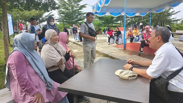 Senam Sehat dan Pemeriksaan Jantung Gratis di Taman Bukit Dealova, dr. Ismi Purnawan Ajak Warga Hidup Sehat
