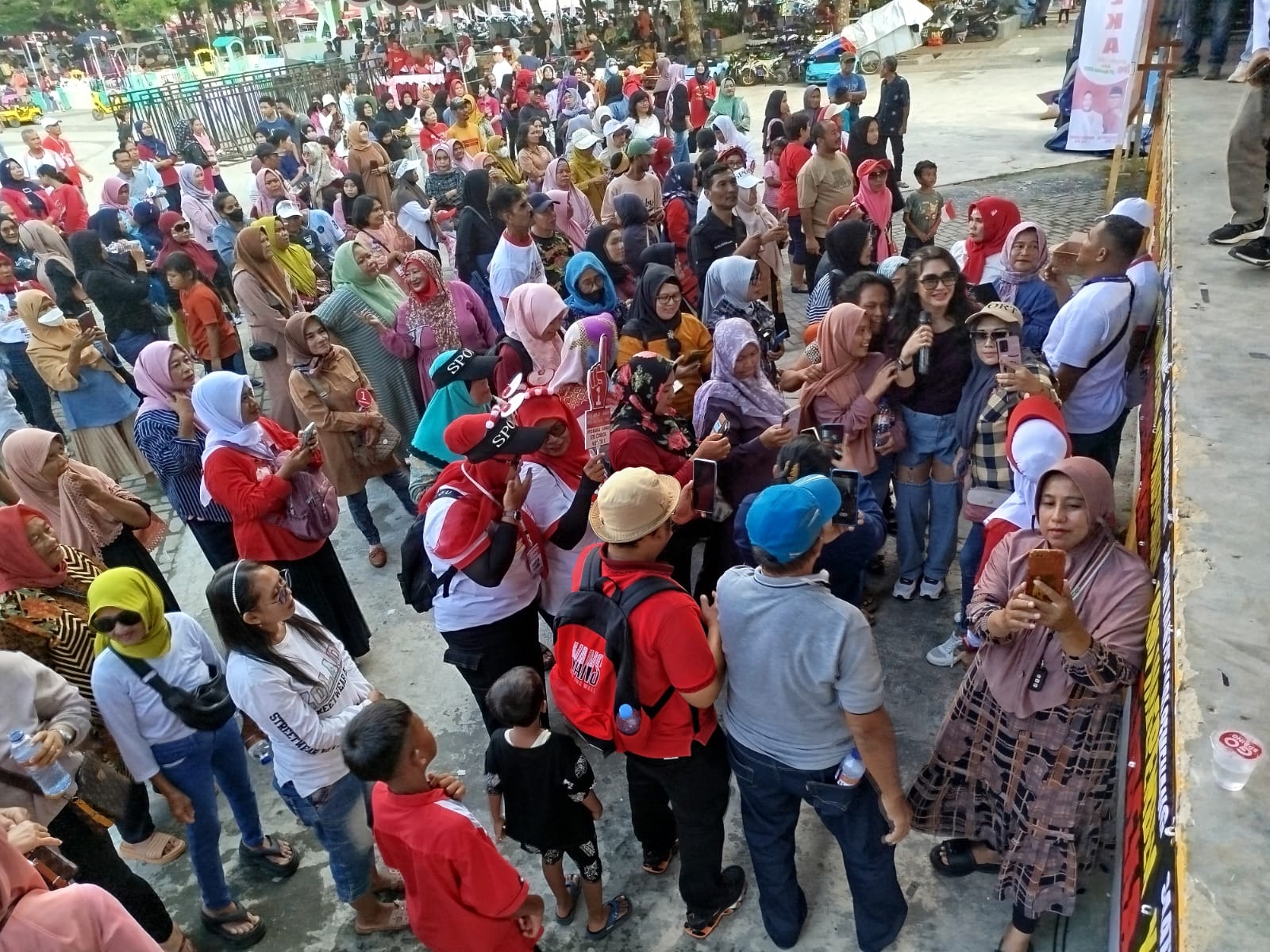 Ribuan Warga Pangkalpinang Padati Kampanye Akbar Paslon Merdeka