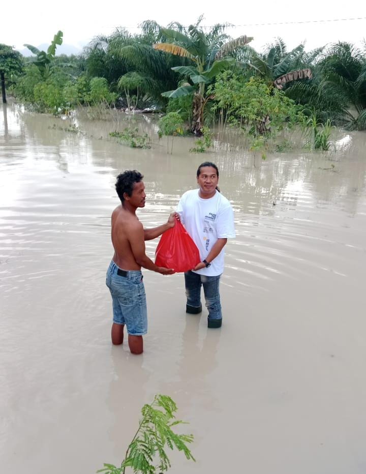 Thorcon Power Indonesia Salurkan Bantuan untuk 216 KK Korban Banjir Lubuk Besar
