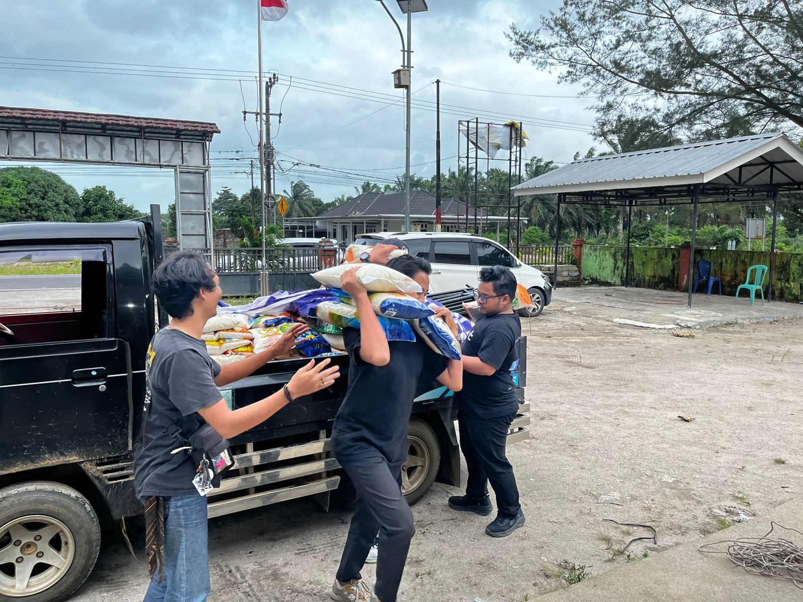 Banjir Rendam 3 Desa di Lubuk Besar, Thorcon Power Turun Langsung Bantu Warga