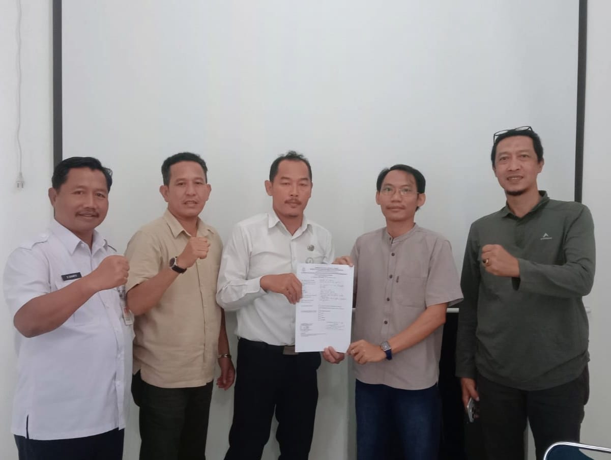 DLH Kota Pangkalpinang Serahkan Formulir Permohonan Informasi Publik