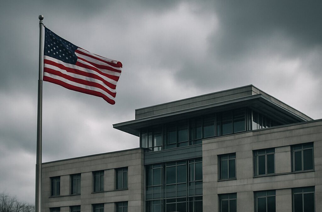 Gedung Kedutaan Besar Amerika Serikat dengan bendera berkibar di tengah ketegangan geopolitik