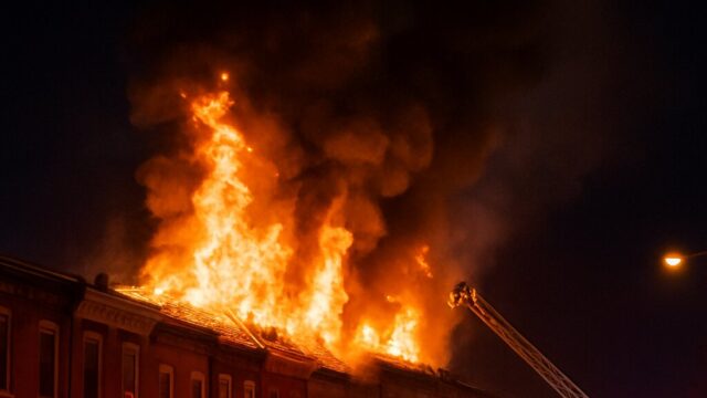 Kebakaran 3 Alarm di Baltimore Lukai Petugas Pemadam