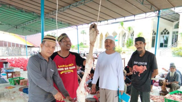 Pemotongan Kurban Idul Adha di Pangkalpinang Penuh Kebersamaan