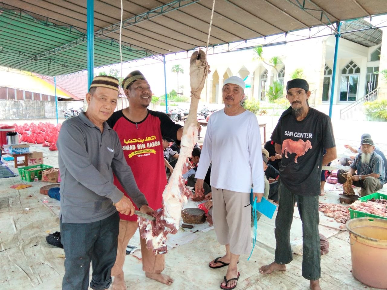 Pemotongan Kurban Idul Adha di Pangkalpinang Penuh Kebersamaan