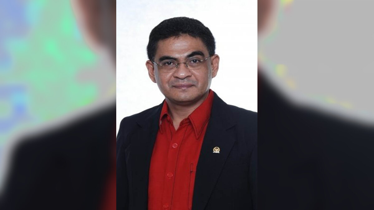 Tim PDIP dan anggota DPR membahas revisi UU Pemilu di kompleks parlemen