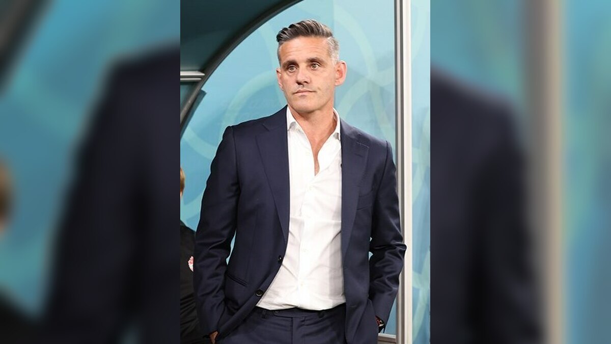 Pelatih John Herdman memimpin sesi latihan Timnas Indonesia jelang Piala AFF 2026