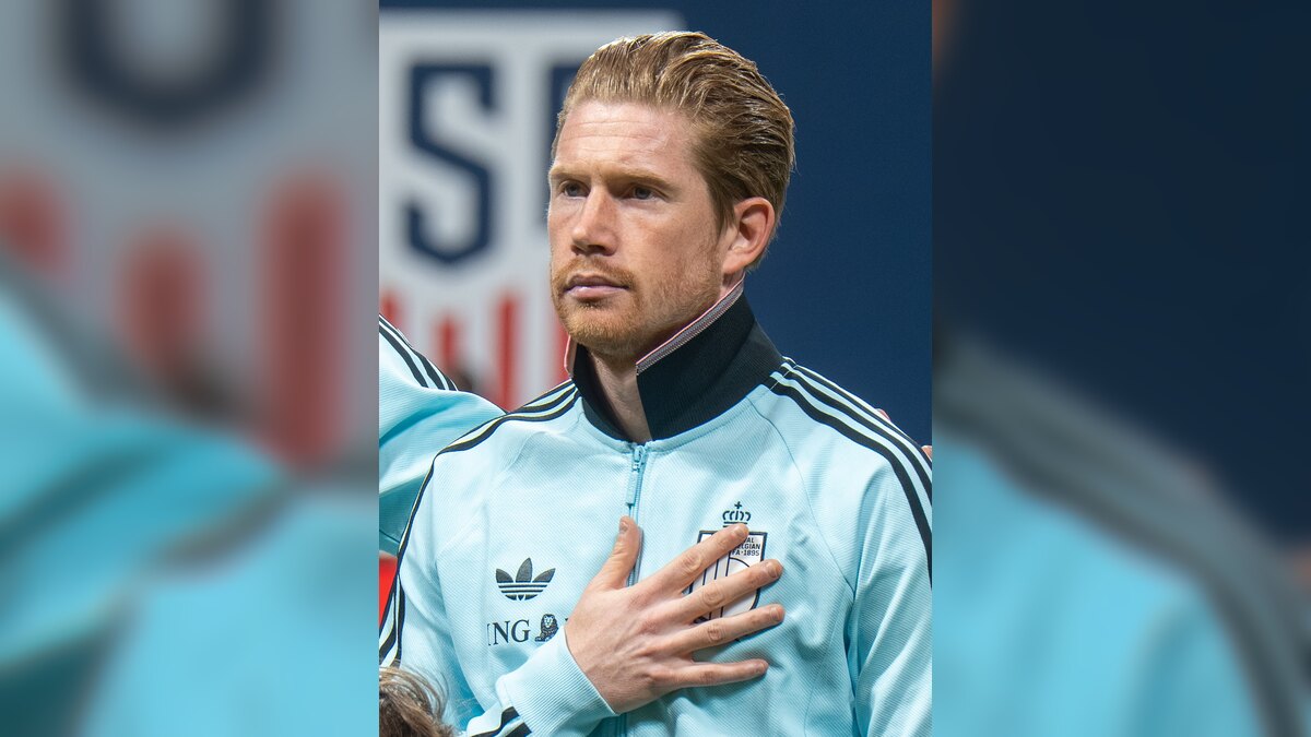 Kevin De Bruyne tampak frustasi di bangku cadangan Napoli musim 2025-26