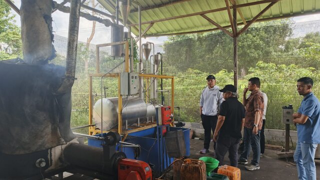 Ditjen EBTKE Kementerian ESDM Kunjungi Mesin Pengelola Sampah jadi Solar Milik Kopetindo di Bangka