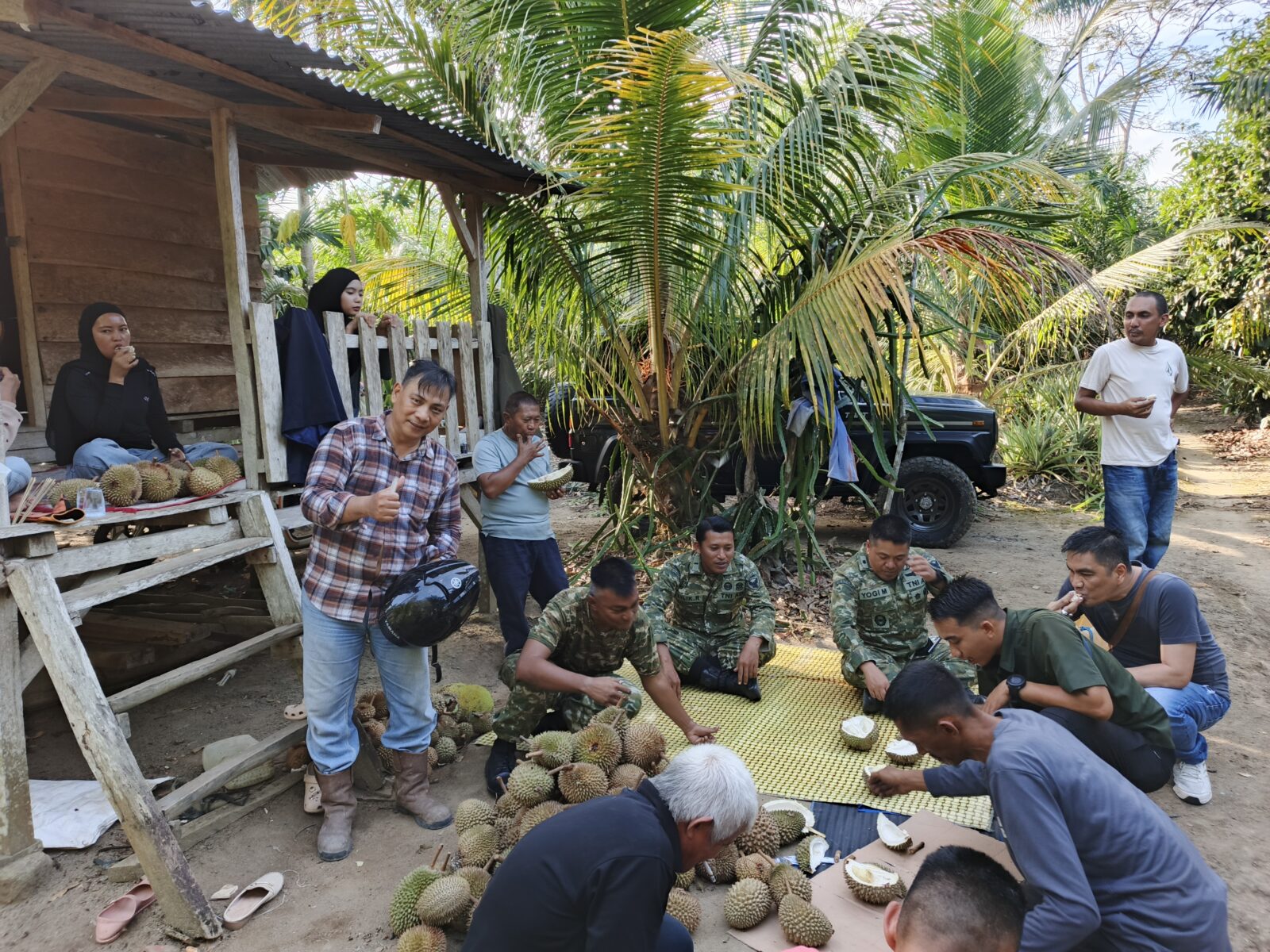 Surga Durian di Tanah Bangka, Nikmatnya Menyantap Durian Langsung di Kebun