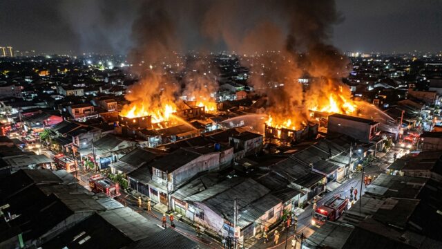Kebakaran Mengamuk di Kemayoran: 250 Rumah Ludes, 400 KK Terdampak