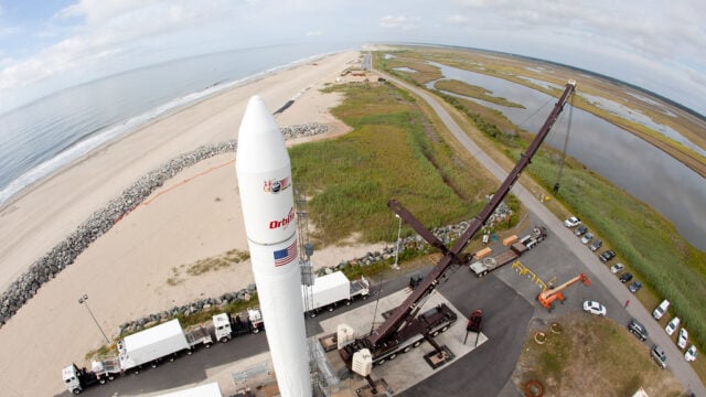 Roket SpaceX Dipastikan Tabrak Bulan Agustus 2026