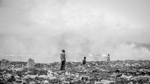 Cara Aman & Tepat Melaporkan Tetangga yang Suka Bakar Sampah