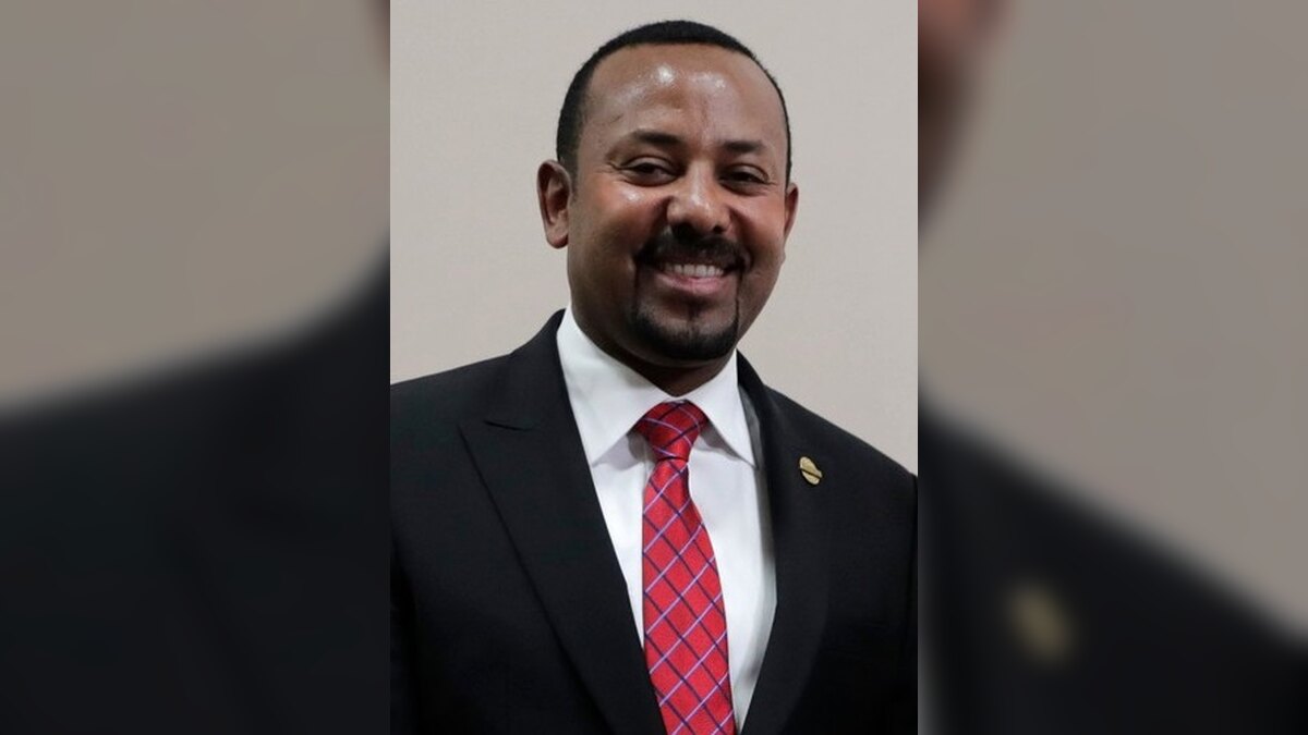 Warga Ethiopia mengantre di TPS saat pemilu 1 Juni 2026 dengan latar bendera nasional