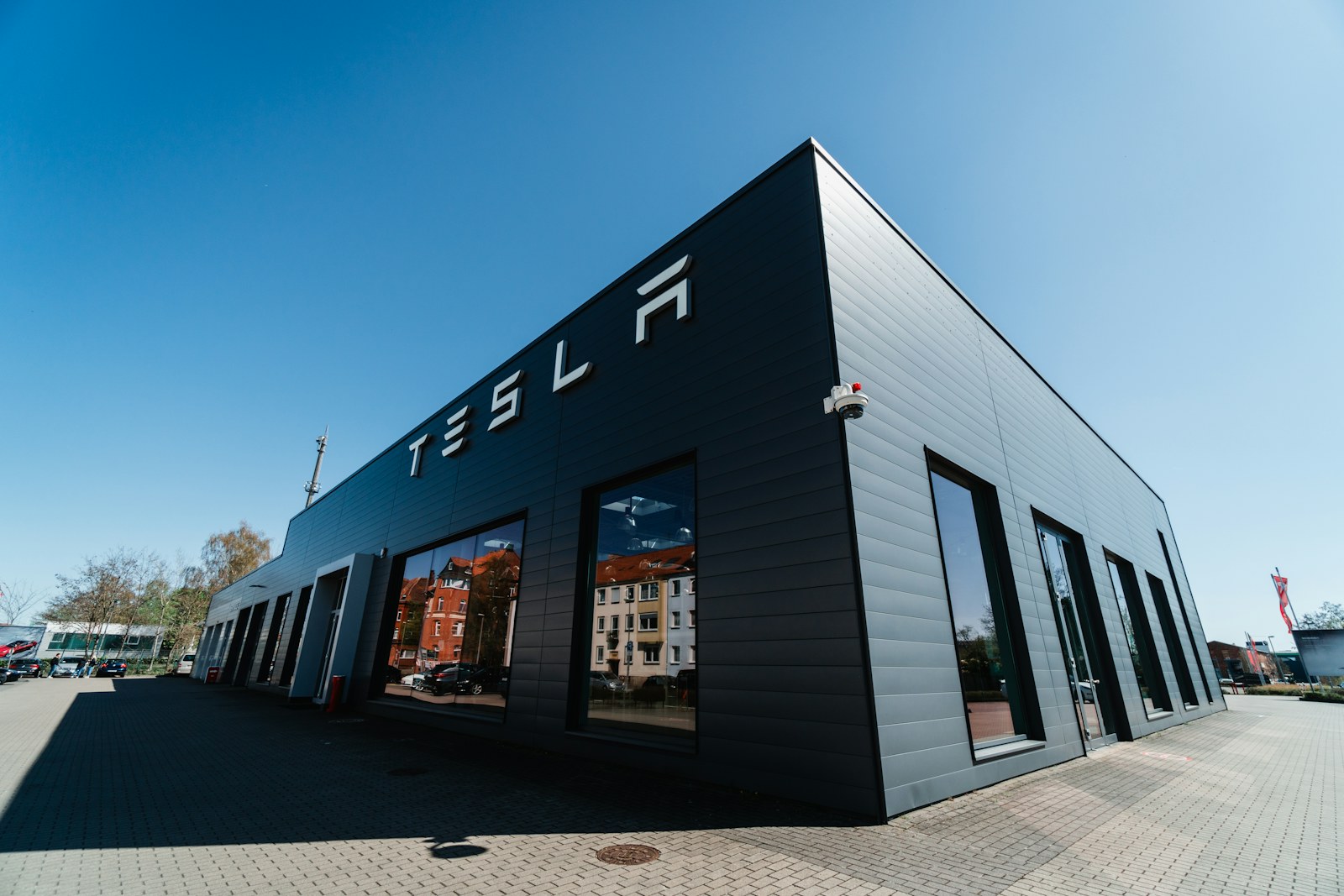 Tesla Ajukan Merek Megapod untuk Data Center Modular AI