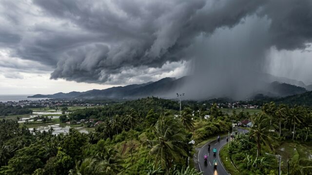Update Peringatan Dini Cuaca Indonesia 3 Hari Kedepan: Sebagian Wilayah Berpotensi Hujan Lebat Disertai Angin Kencang
