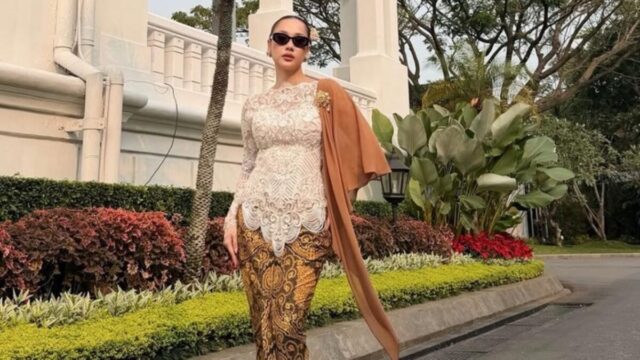 BCL Tampil Glamor dan Elegan Kenakan Kebaya, Sambut Presiden Republik Belarus di Istana Negara