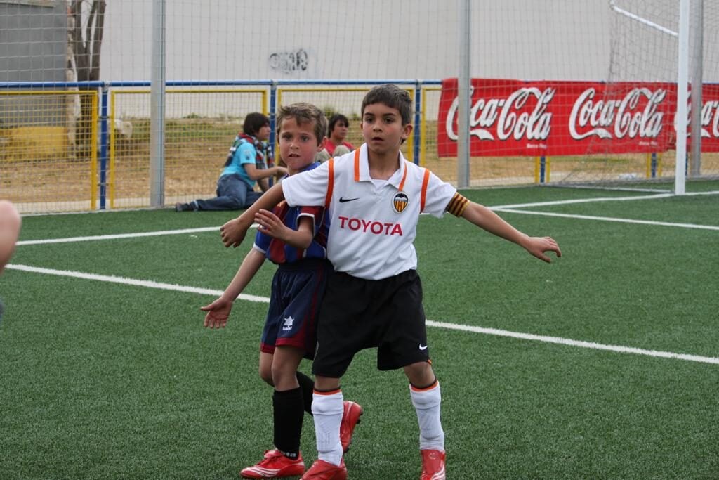 Ferran Torres muda dengan seragam akademi Valencia CF dan ban kapten — Mundo Deportivo