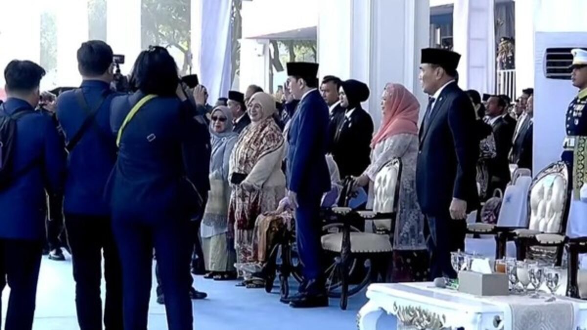 Momen Prabowo dan Jokowi Saling Hormat di Peringatan Hari Bhayangkara Ke-80
