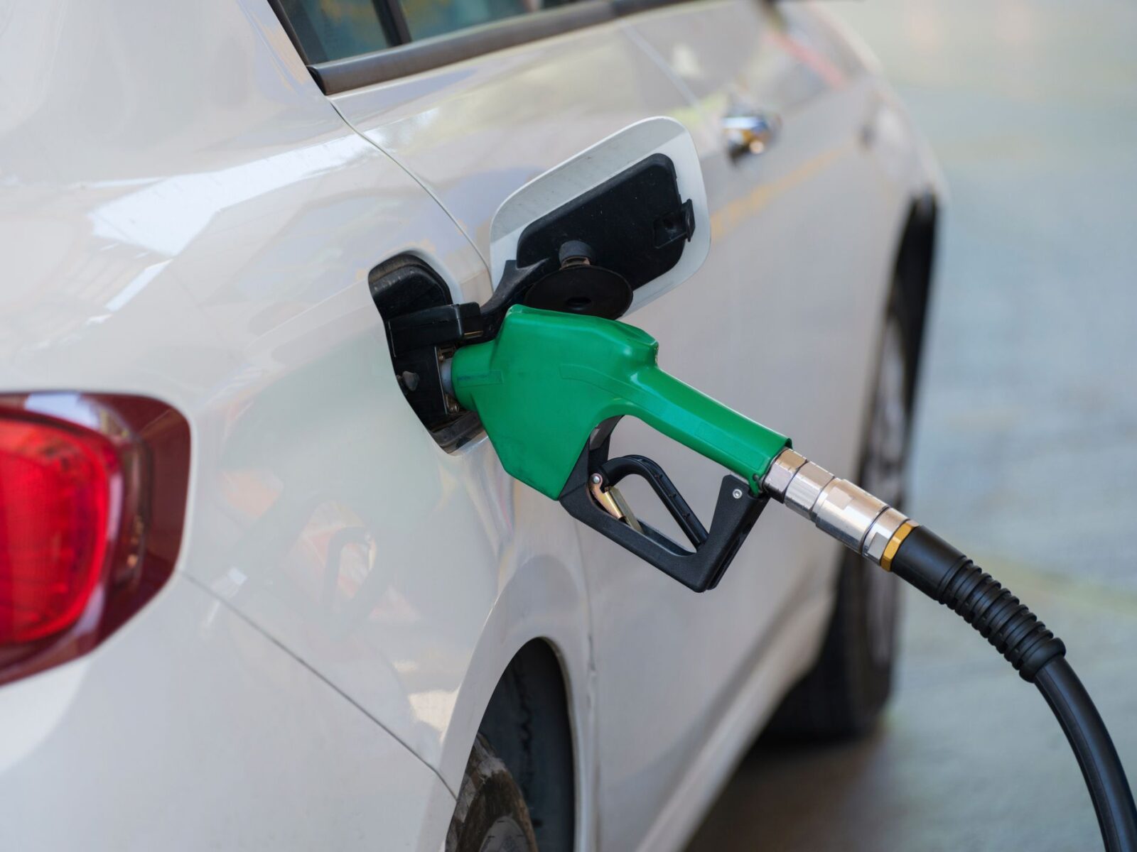 Harga Pertamax Stabil, Pertamina Turunkan Harga BBM Turbo & Dex