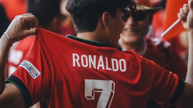 Ibrahimovic Sindir Ronaldo: Cuma Turnamen 7 Laga, Kenapa Nangis?