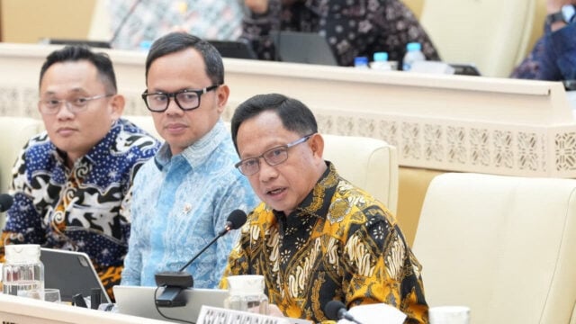 Di Komisi II DPR, Mendagri Tegaskan Gaji PPPK Tidak Ditanggung APBN, Solusi