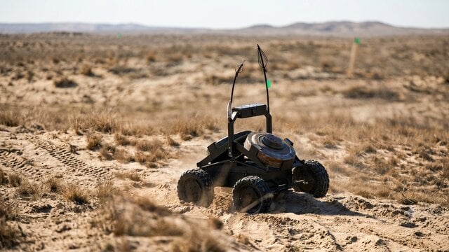 Drone Berat Ukraina Terjunkan Robot ARK-1 di Belakang Garis Musuh