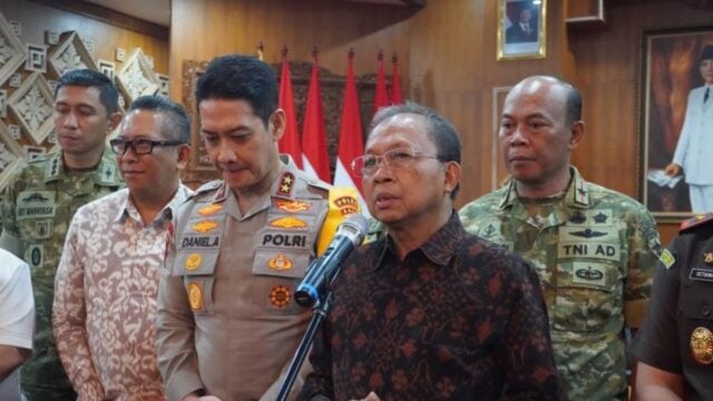 Gubernur Bali minta bendesa perkuat peran adat cegah aksi pengeroyokan