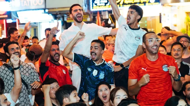 Demam Messi Menular sampai Hanoi, Kafe Penuh Sesak Nobar Piala Dunia