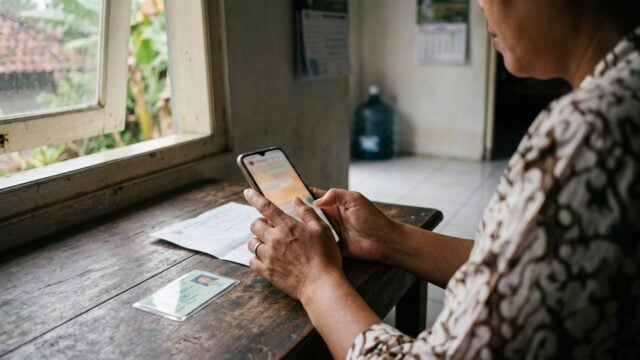 Cara Daftar Bansos Lansia Online 2026 Lewat HP