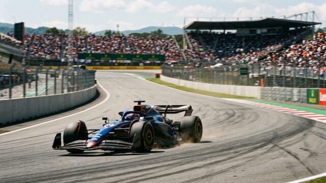 Mobil Formula 1 melaju kencang di sirkuit dalam ajang F1 kembali bergulir