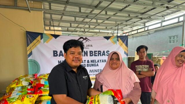 CV Eka Jaya Mineral Salurkan 5 Ton Beras