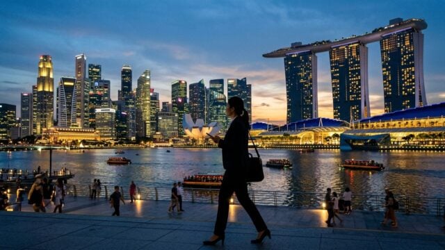 Distrik keuangan Singapura dengan gedung pencakar langit modern mewakili pusat bisnis Asia