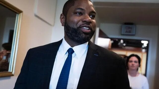 Byron Donalds Menang Primer GOP Florida, Tantang David Jolly
