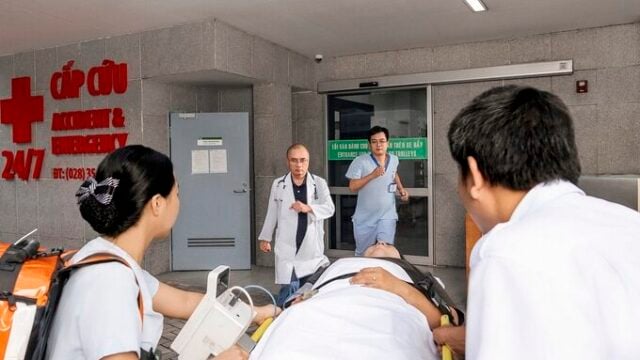 Dokter HCMC Selamatkan Awak Kapal Rusia Diduga Stroke di Laut