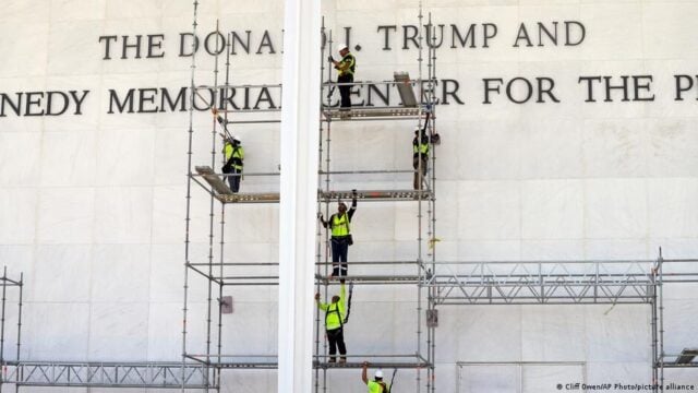 Nama Trump di Kennedy Center Disetujui Dewan untuk Fasad
