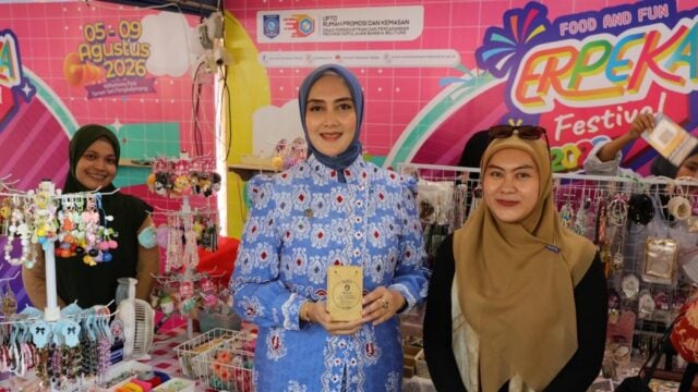 Noni Hidayat Beli Produk UMKM dan Ajak Warga Ramaikan Erpeka Festival 2026