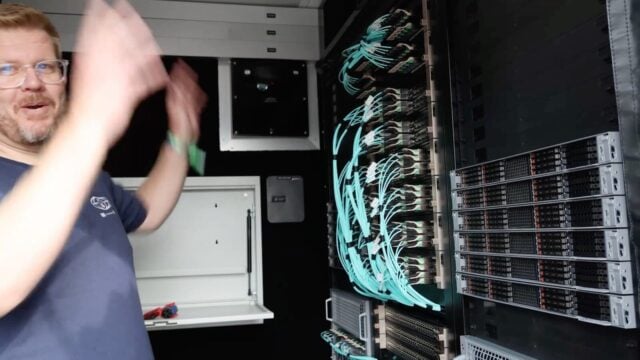 Palantir Hadirkan Data Center AI Berjalan untuk Medan Tempur
