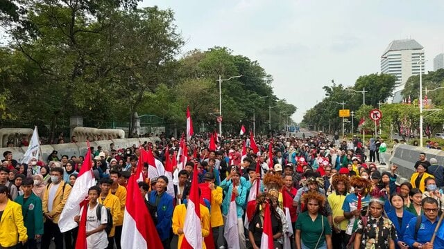 Peringati HUT RI Ke-81, Kelompok Pemuda dan Mahasiswa Gelar Kirab Merah Putih