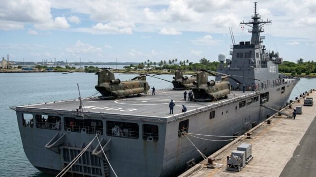Kapal Jepang Bawa 3 Heli Chinook Tiba di Kalbar, Bantu Penanganan Karhutla