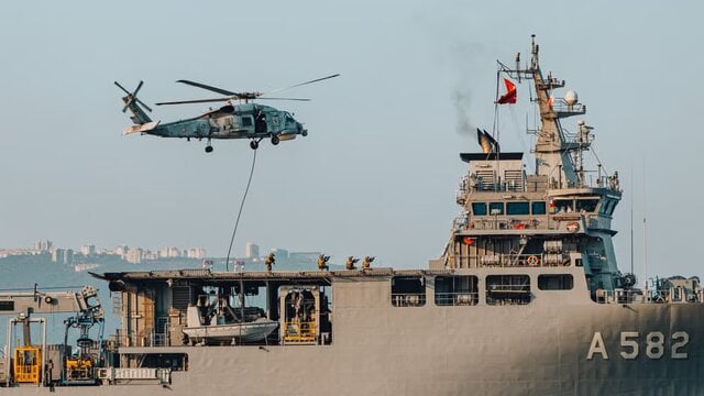 Hegseth Ancam Hancurkan Tanker Iran Usai Serangan Rudal ke Kapal AS