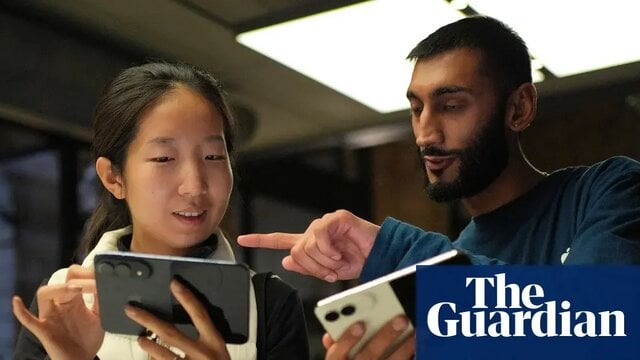 Apple Acknowledges Inner Screen Issues in Some iPhone Duo Phones
