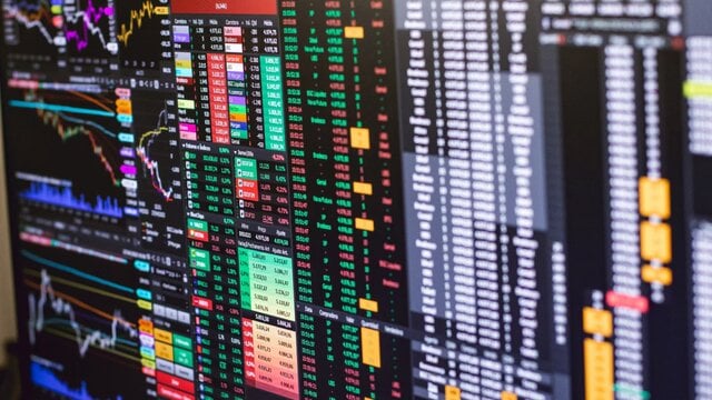Wall Street Ends Volatile Week With Dow and S&P 500 Lower, Cybersecurity Stocks Rally